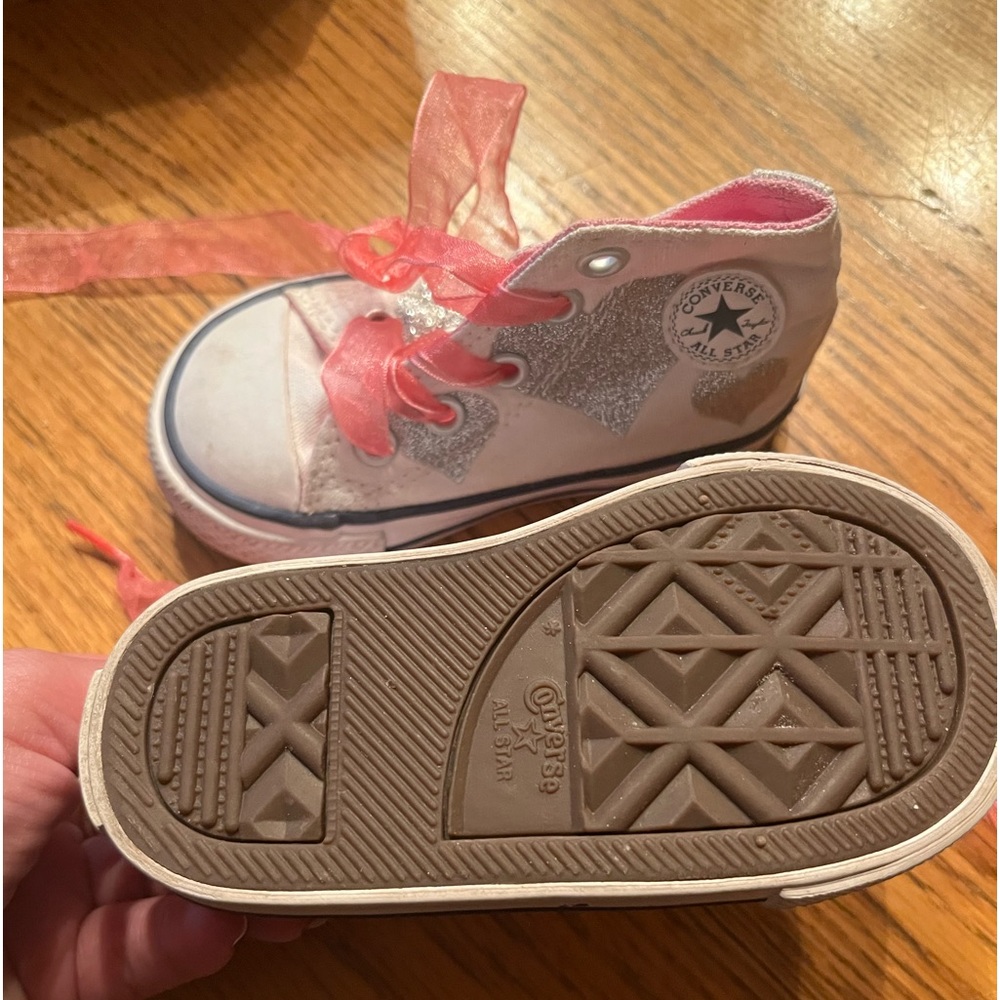 Converse infant girls sneakers pink ribbon laces size 4